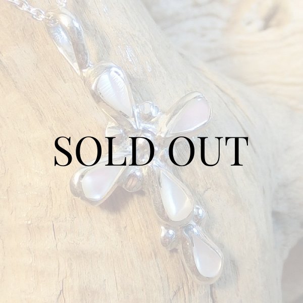 画像2: ズニ族：ホワイトシェル クロスデザイン ペンダント (2)