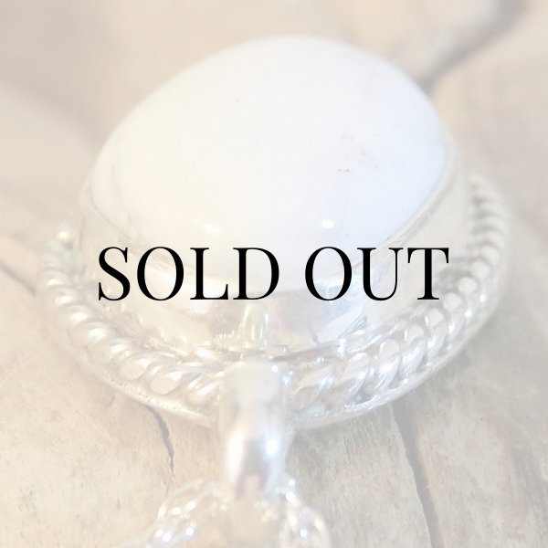 画像4: ナバホ族：ホワイト ターコイズ ペンダント (4)