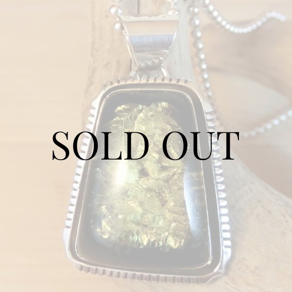 画像2: ナバホ族：グリーンアンバー（琥珀) ペンダント (2)