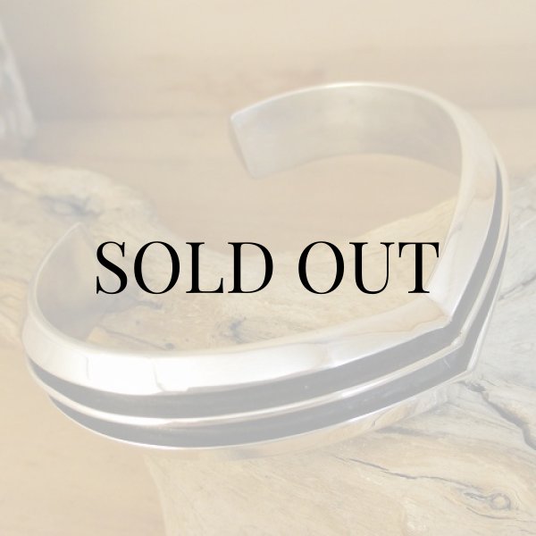 画像3: ナバホ族:TomHawk V字型シングルライン バングル (3)