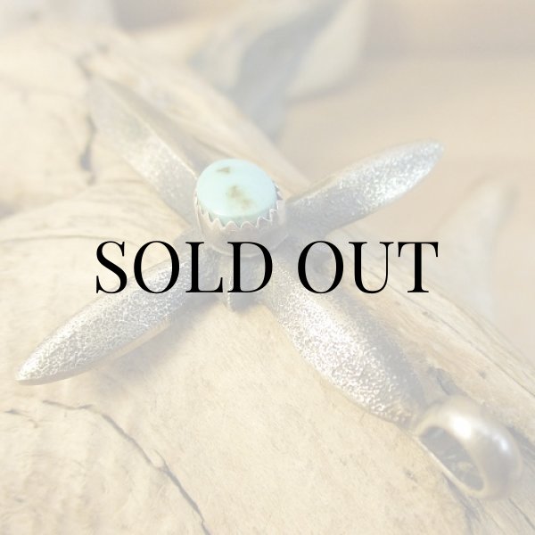 画像5: ナバホ族：Martha Cayatineto ターコイズ付き クロストップ (5)