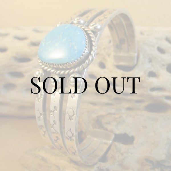 画像5: タオス・プエブロ族：Sonny Spruce キングマンターコイズ カフブレスレット (5)