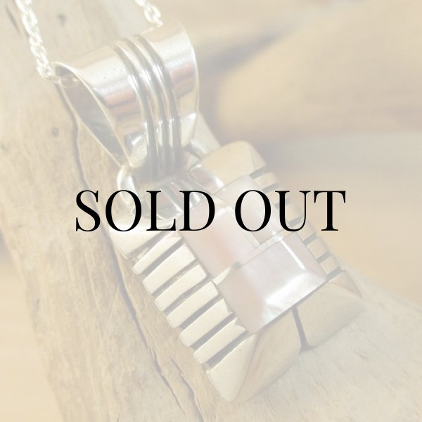 画像3: ナバホ族：Chester Benally ピンクシェル インレイ ペンダント (3)