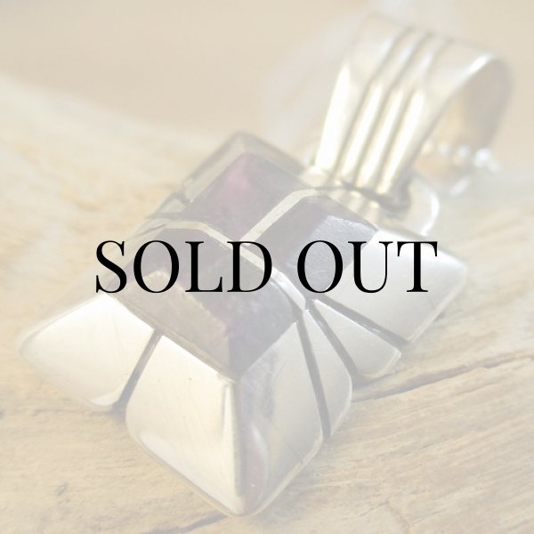 画像7: ナバホ族：Chester Benally スギライト インレイ ペンダント (7)