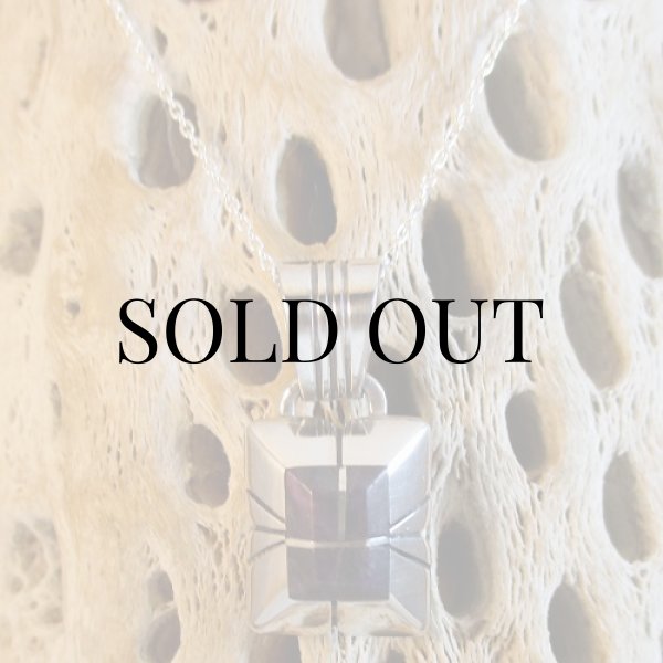 画像9: ナバホ族：Chester Benally スギライト インレイ ペンダント (9)