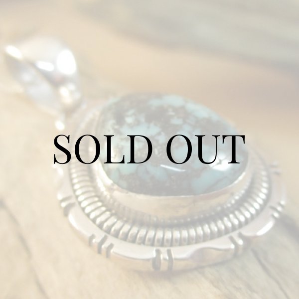 画像7: ナバホ族：Wilbert Benally キングマン ターコイズ ペンダント (7)