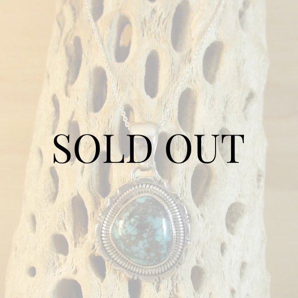 画像9: ナバホ族：Wilbert Benally キングマン ターコイズ ペンダント (9)