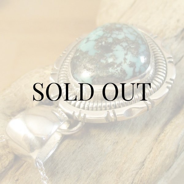 画像4: ナバホ族：Wilbert Benally キングマン ターコイズ ペンダント (4)