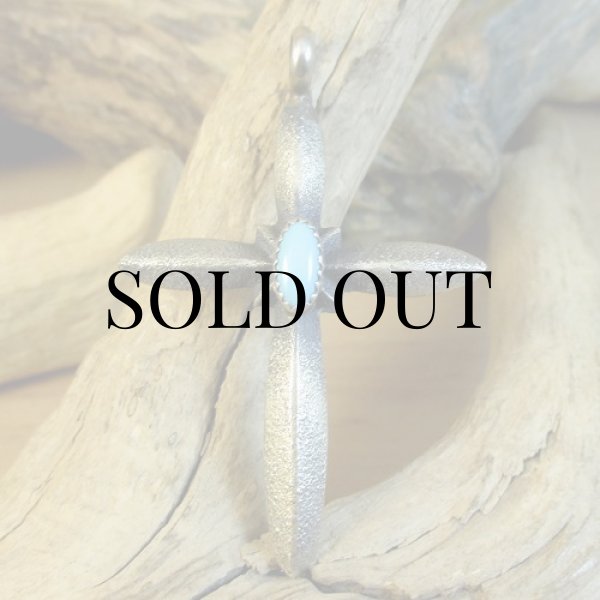 画像2: ナバホ族：Martha Cayatineto ターコイズ付き クロストップ (2)