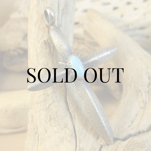 画像3: ナバホ族：Martha Cayatineto ターコイズ付き クロストップ (3)