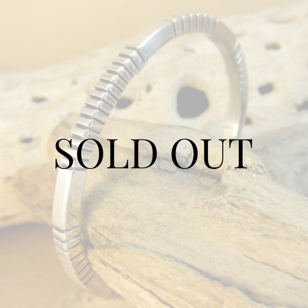 画像7: ナバホ族：Delbert Vandever スクエア ワイヤー カフブレスレット (7)