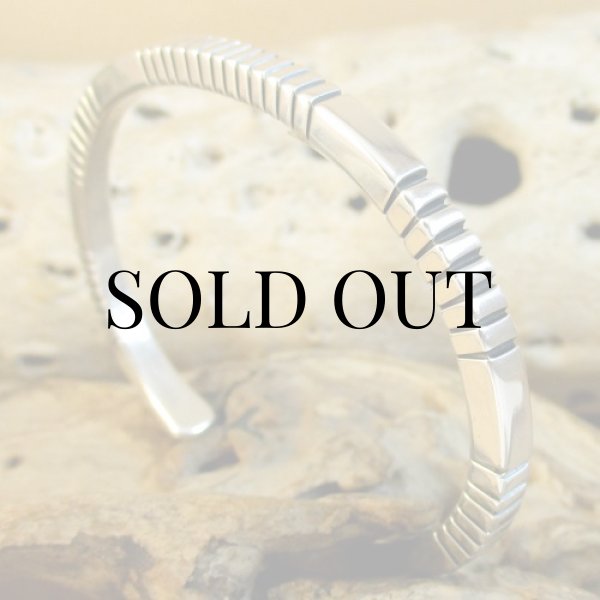 画像5: ナバホ族：Delbert Vandever スクエア ワイヤー カフブレスレット (5)