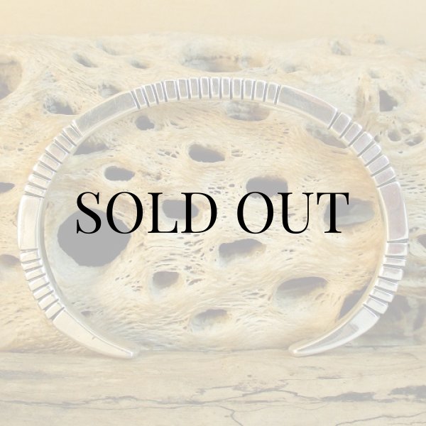 画像9: ナバホ族：Delbert Vandever スクエア ワイヤー カフブレスレット (9)