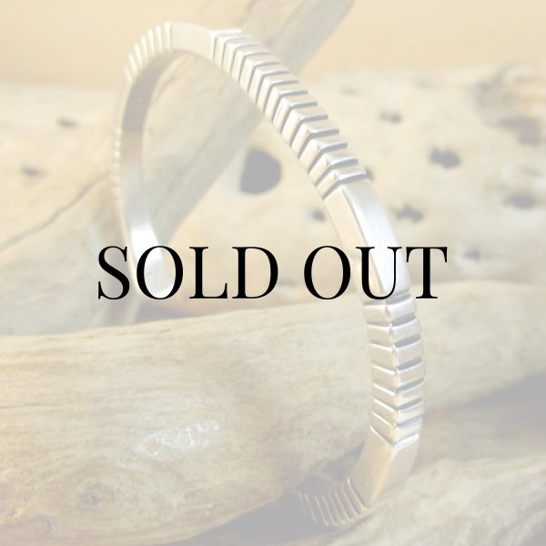 画像8: ナバホ族：Delbert Vandever スクエア ワイヤー カフブレスレット (8)