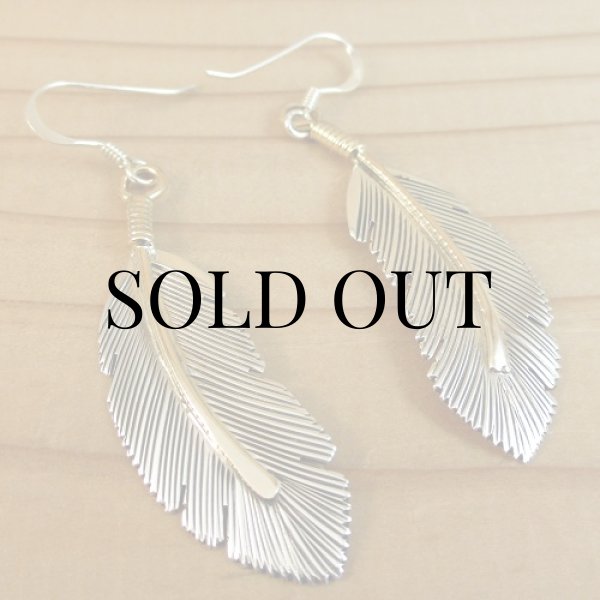 画像2: ナバホ族：Harvey Mace イーグルフェザー12KGF ピアス (2)