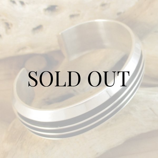 画像3: ナバホ族：TomHawk ストレート２ライン カフブレスレット (3)