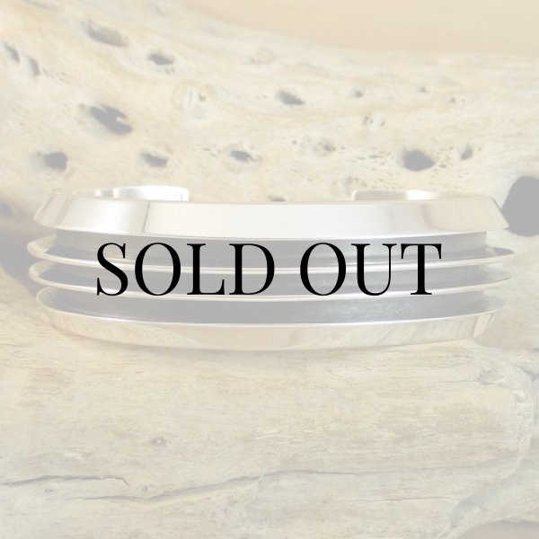 画像7: ナバホ族：TomHawk ストレート２ライン カフブレスレット (7)