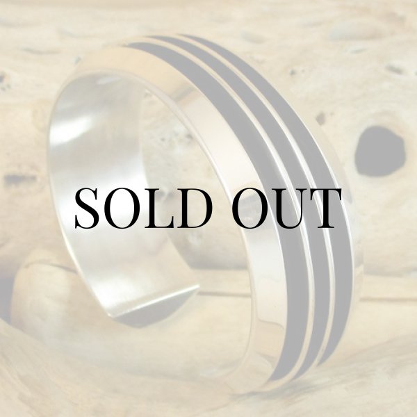 画像6: ナバホ族：TomHawk ストレート２ライン カフブレスレット (6)