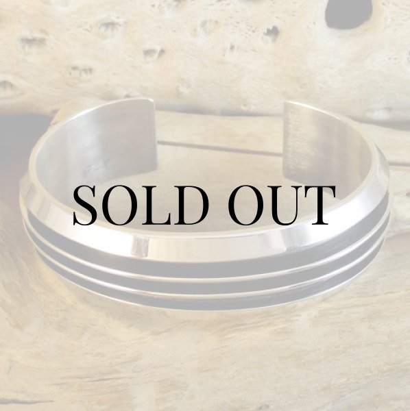 画像2: ナバホ族：TomHawk ストレート２ライン カフブレスレット (2)