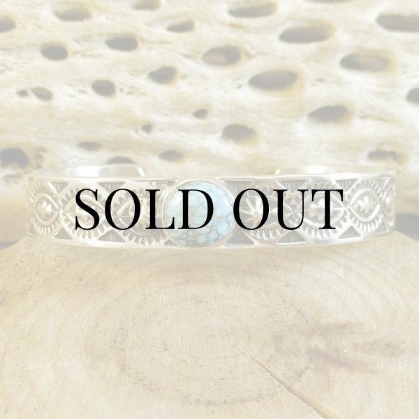 画像7: ナバホ族：Henry Mariano キングマンターコイズ カフブレスレット (7)