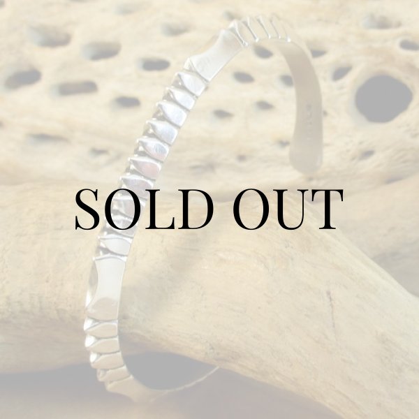 画像7: ナバホ族：Delbert Vandever トライアングル ワイヤー カフブレスレット (7)