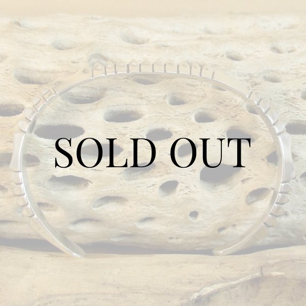 画像9: ナバホ族：Delbert Vandever トライアングル ワイヤー カフブレスレット (9)