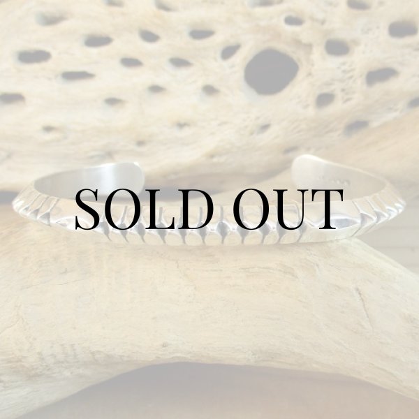 画像6: ナバホ族：Delbert Vandever トライアングル ワイヤー カフブレスレット (6)