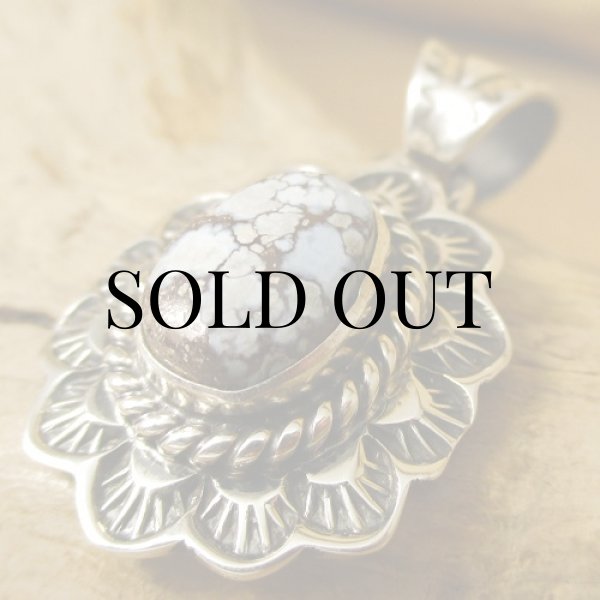 画像7: ナバホ族：Kevin Ramone GoldenHill Turquoise ペンダント トップ (7)