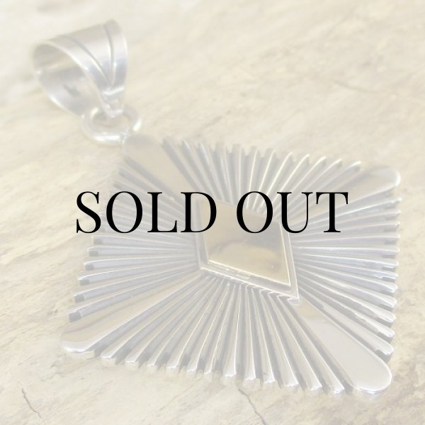 画像8: ナバホ族：Pat Bedonie 14K サンバースト ダイヤモンド ペンダントトップ (8)