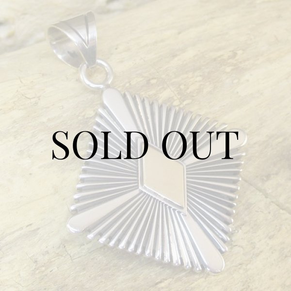 画像3: ナバホ族：Pat Bedonie 14K サンバースト ダイヤモンド ペンダントトップ (3)