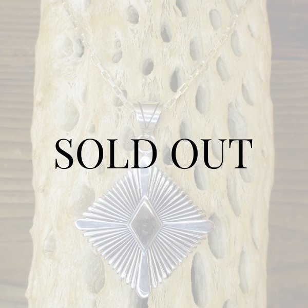 画像9: ナバホ族：Pat Bedonie 14K サンバースト ダイヤモンド ペンダントトップ (9)