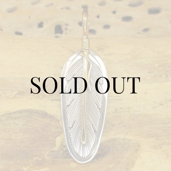 画像2: ナバホ族：Harvey Mace イーグルフェザー12KGF ペンダントトップM (2)