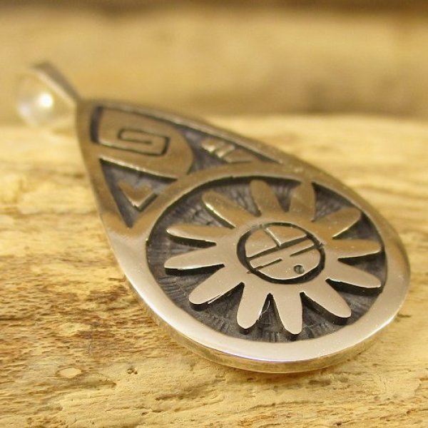 画像8: ホピ族:Willis Humeyestewa サンフェイスモチーフ ペンダント トップ (8)