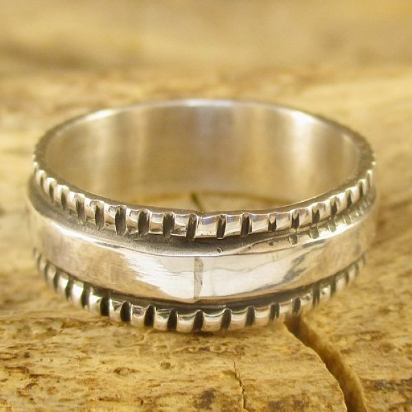 画像4: ナバホ族：Bruce Morgan 1/4" シルバー チゼル リング  (4)