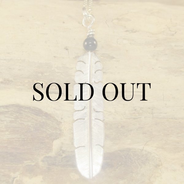 画像2: イスレタ族:マイケル・カーク(Michael Kirk)イーグルフェザー ペンダントトップ (2)