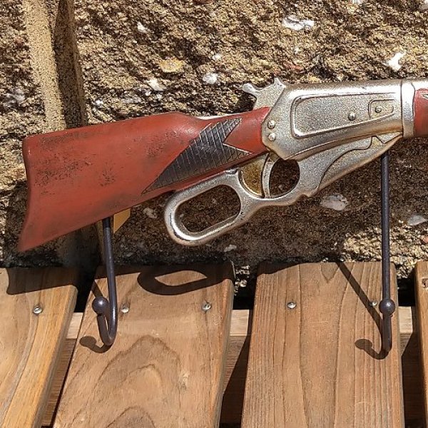 画像4:  『ライフルモチーフ壁掛け 3フック』(Triple Hanger Hook) (4)