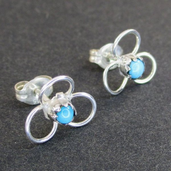 画像5: ナバホ族:トリプルリング ターコイズ付き ピアス (5)