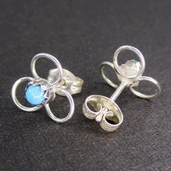 画像4: ナバホ族:トリプルリング ターコイズ付き ピアス (4)