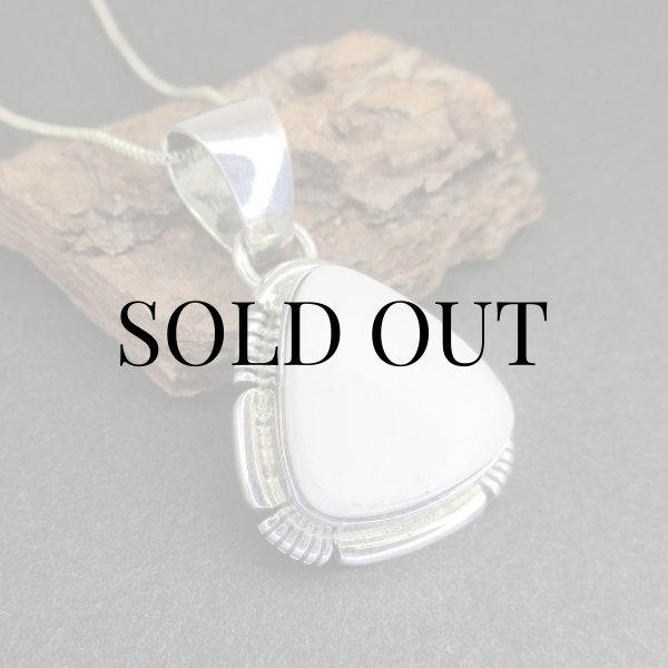 画像3: ナバホ族：Donovan Skeets ホワイトターコイズ ペンダント (3)